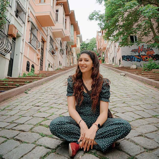 Istanbul: Tour and Photoshoot at Multiple Locations - Posing help is a real part of the value