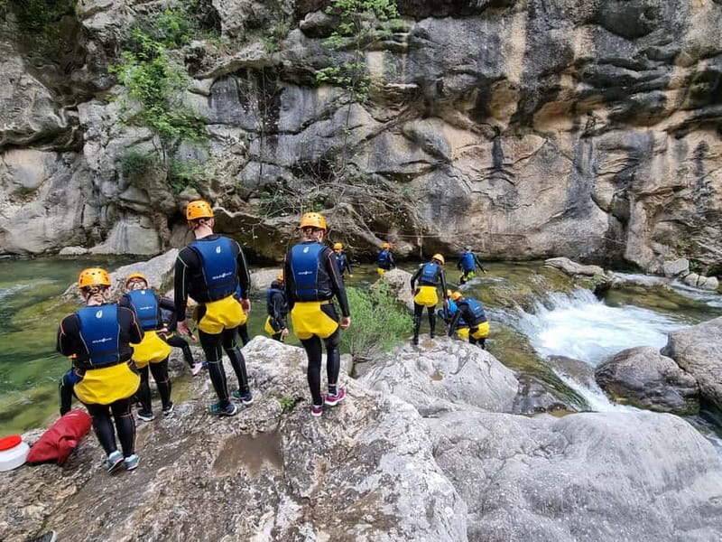 Iz Omisa: Extremni Canyoning na rijeci Cetini/ Free photos - Choosing between the basic route and the extreme rappel