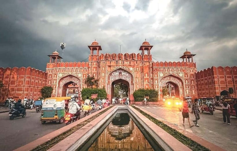 Jaipur: Instagram Tour of The Top Photography Spots - Gaitor Ki Chhatriyan and a quieter royal setting
