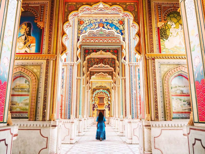 Jaipur: Private Instagram Tour of Top Photography Spots - City Palace and the blue walls of Chandra Mahal