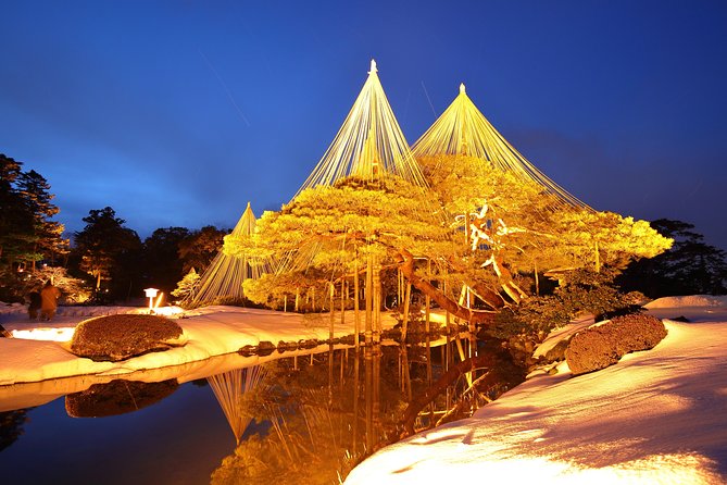 Kanazawa private half day/Photoshoot by professional photographer - Quiet streets at Kazuemachi Chayagai