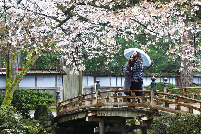 Kanazawa private half day/Photoshoot by professional photographer - Kanazawa Castle and its powerful walls