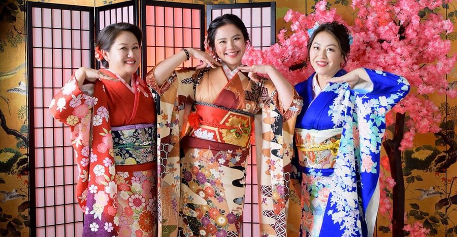 Kimono photoshoot-Includes 100 photo data - Is $96 a fair price?