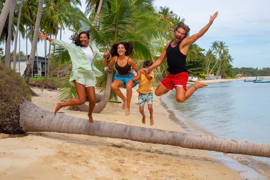 Koh Samui: Private Photoshoot for Couples & Families - Poses, outfit advice, and the human side of the shoot