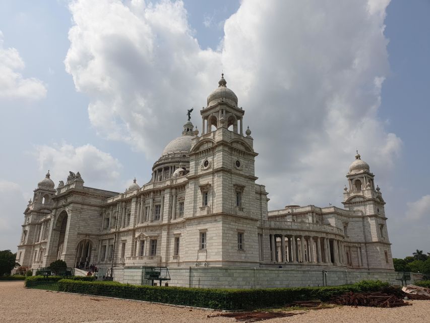 Kolkata Full-Day Street Photography Tour - Lunch and moving photographs from the car