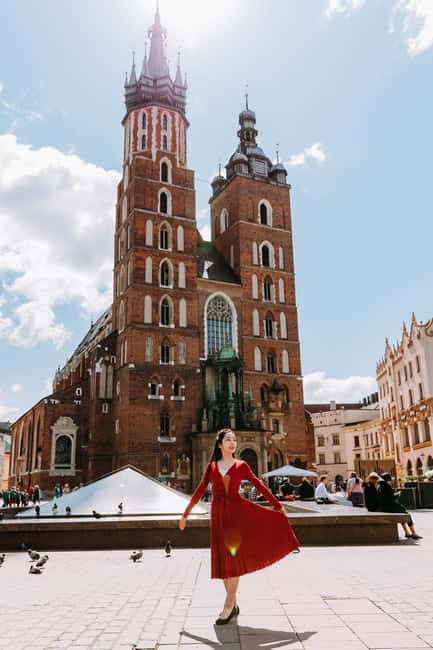 Krakow: Old Town Photoshoot with a Local Photographer - The one-hour route through Krakow’s city centre