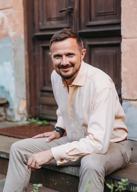 Krakow: Old Town Photoshoot with a Local Photographer - Posing help for people who feel awkward on camera