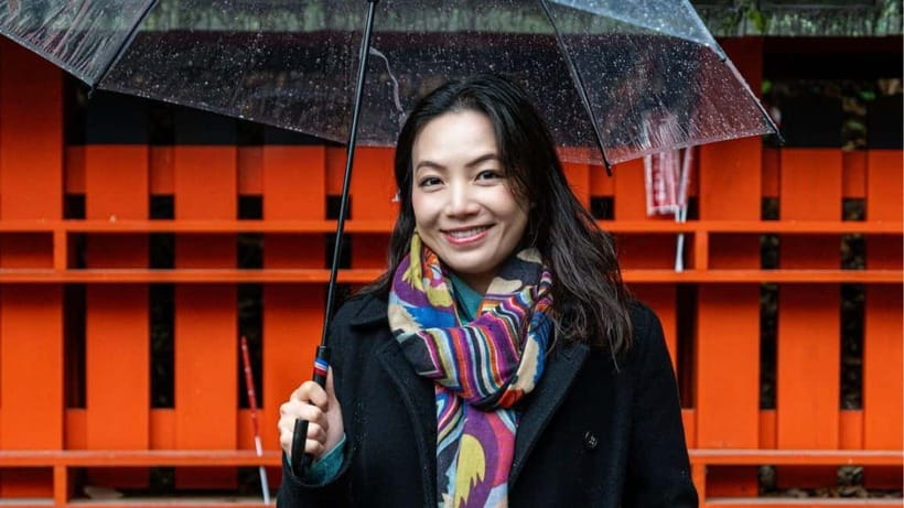 Kyoto: Fushimi Inari Shrine Private Photoshoot - Quieter torii trails and Yotsutsuji Intersection