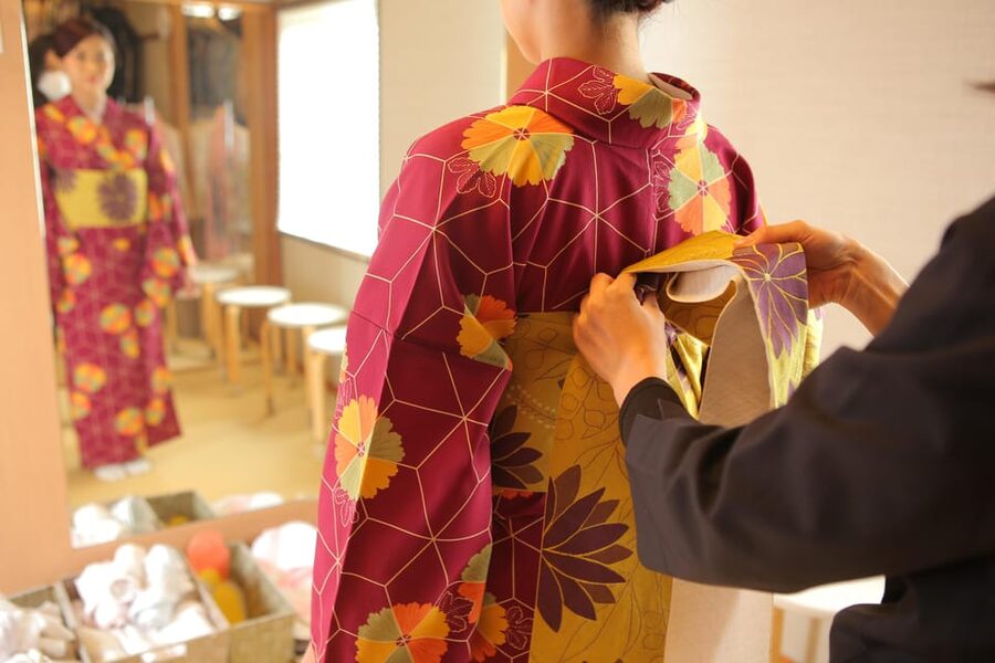 Kyoto : Kiyomizu-dera Temple : kimono and Indoor photo shoot - Building a Higashiyama day around the studio