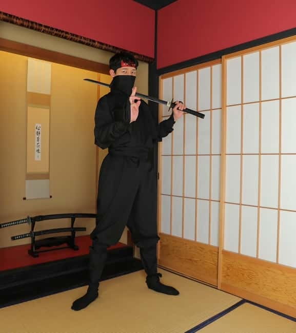 Kyoto Kiyomizu-dera Temple : Samurai Costume Photo Shoot - Garden and gold folding screen settings