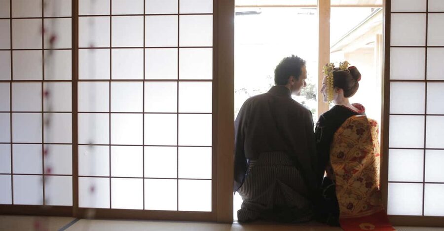 Kyoto kiyomizu Temple : Maiko and Samurai Couple Photoshoot - Selecting a kimono without losing half your morning