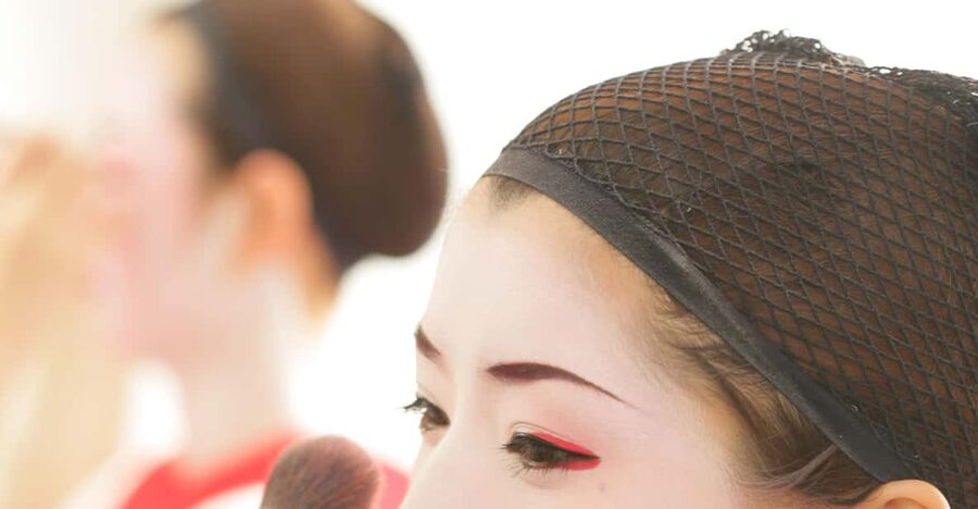 Kyoto: Maiko Makeover and Photoshoot Experience - Ten minutes for your own photos