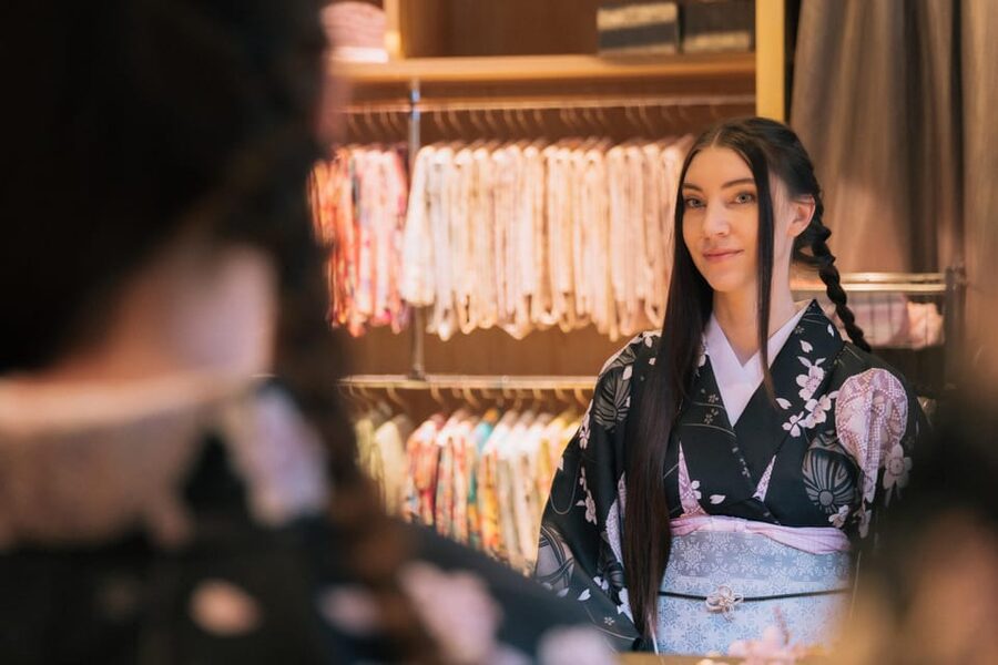 Kyoto: Tea Ceremony with Kimono and Photoshoot - Kimono dressing, colors, and hair accessories