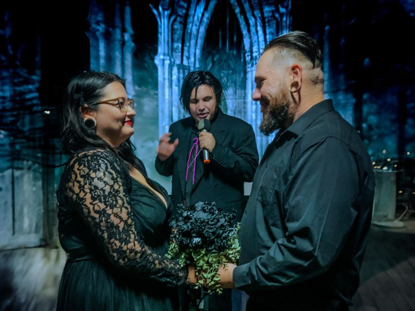 Las Vegas: Haunted House Wedding Ceremony + Photography - The photo time may be the best part