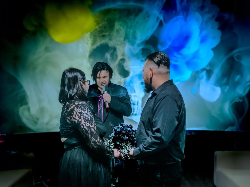 Las Vegas: Haunted House Wedding Ceremony + Photography - Finding the chapel near Harry Reid International Airport