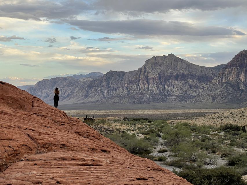 Las Vegas: Sunset Hike and Photography Tour Near Red Rock - Seven Magic Mountains adds color before the rocks