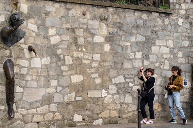 Learn the art of street photography in the heart of Montmartre! - Learning to compose instead of simply pointing