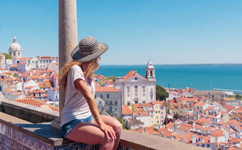 Lisbon Photoshoot - Alfama brings the Lisbon character