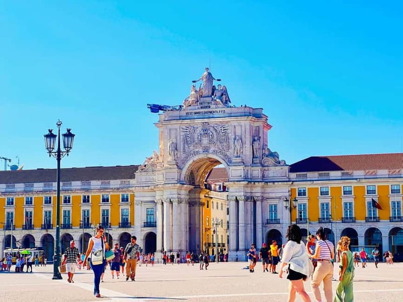Lisbon: Private Tuk Tuk Tour with Polaroid Photos - Key details that shape the experience