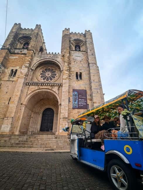Lisbon: Private Tuk Tuk Tour with Polaroid Photos - Santa Luzia and Portas do Sol