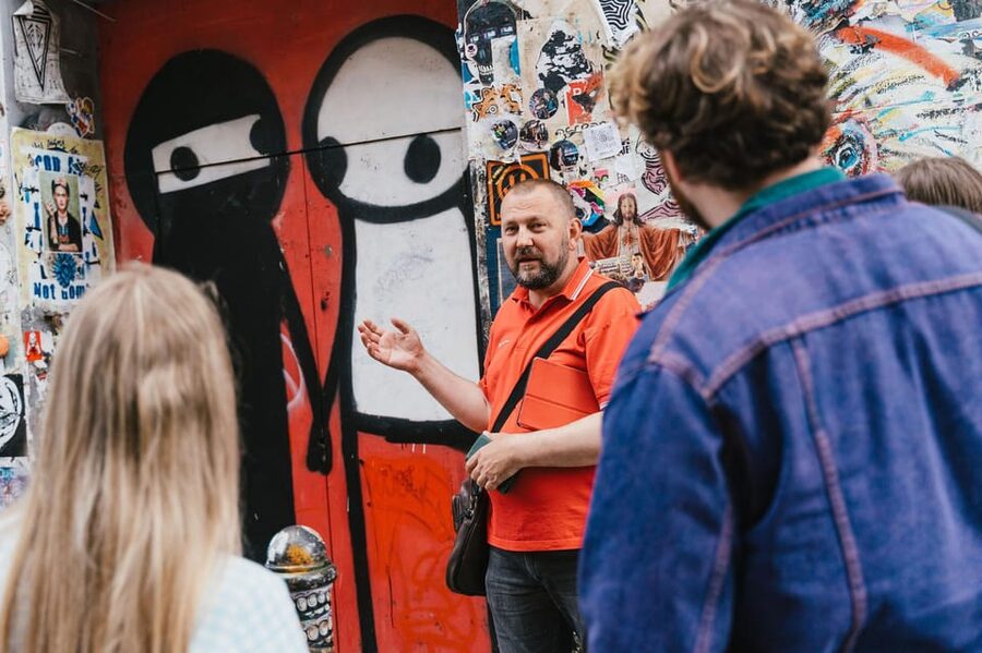London: East End Instagrammable Street Art & Graffiti Tour - 7 Stars Yard and your chance to paint