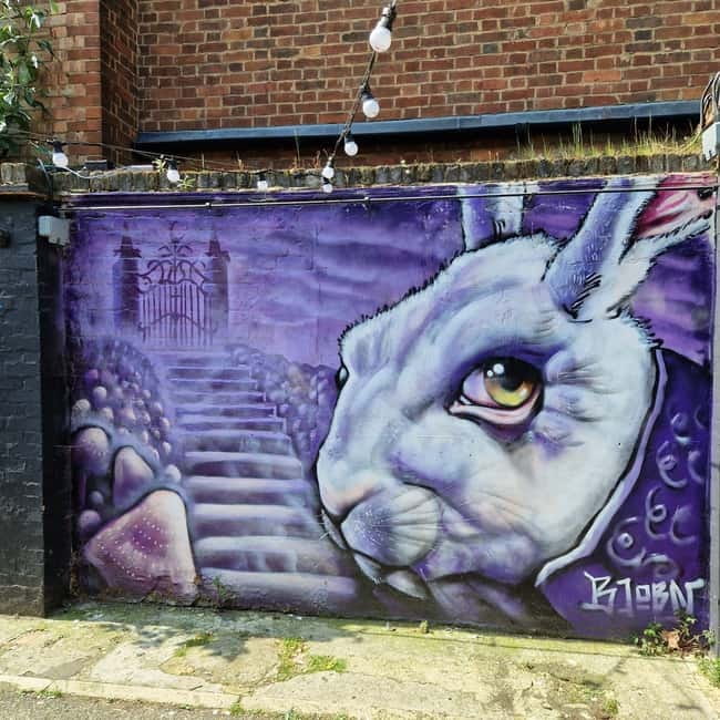 London: East End Instagrammable Street Art & Graffiti Tour - Dray Walk and the city’s stranger images