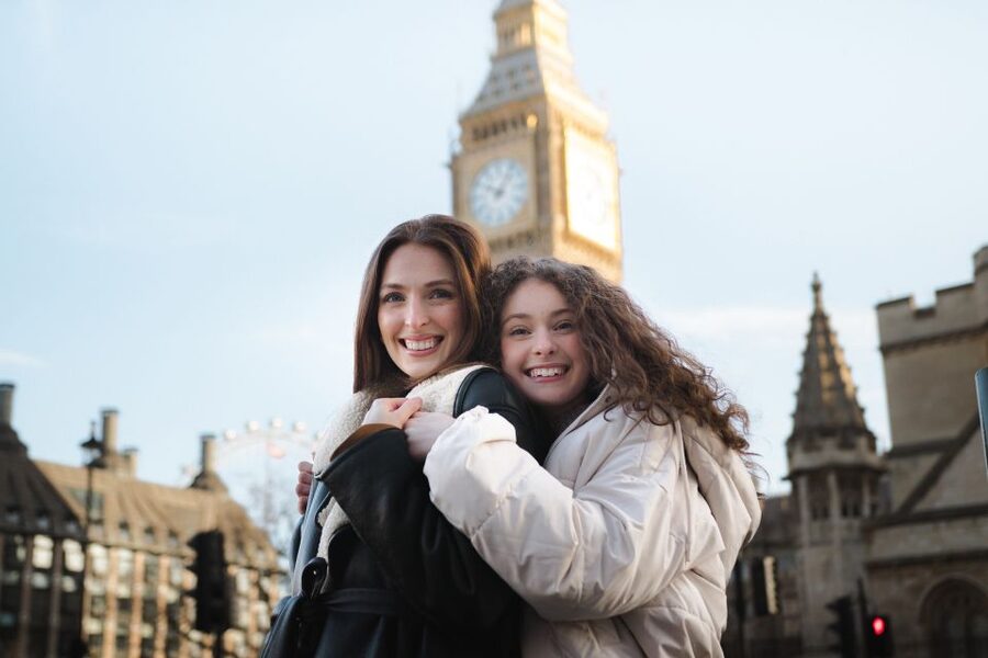 London: Private Landmark Tour with Professional Photographer - London Eye photo stop