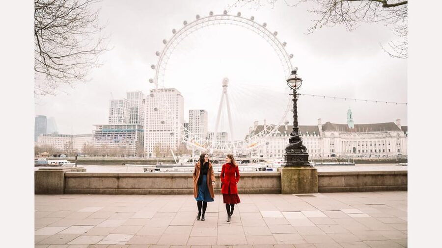 London: Private Photography with Professional Photographer - Choosing Between Westminster, Tower Bridge, and Notting Hill