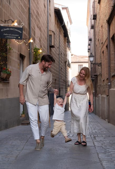 Madrid: Private Photo Tour with a Professional Photographer - The photo package and delivery time