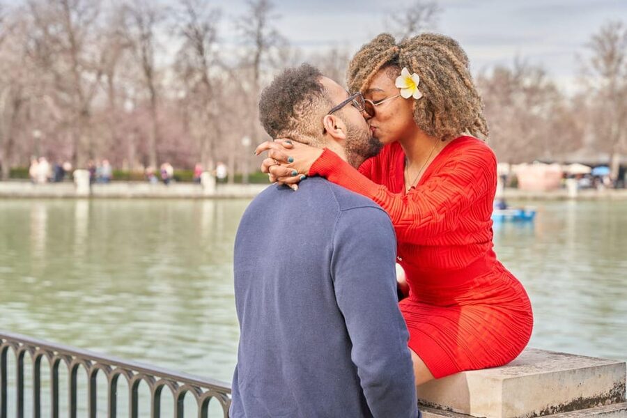 Madrid: Private Photoshoot at the Retiro Park - A private experience for couples, families, and solo portraits