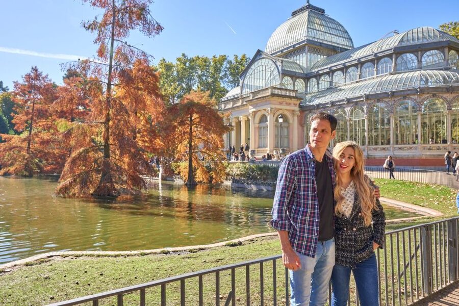 Madrid: Private Photoshoot at the Retiro Park - Price, group value, and what is not included