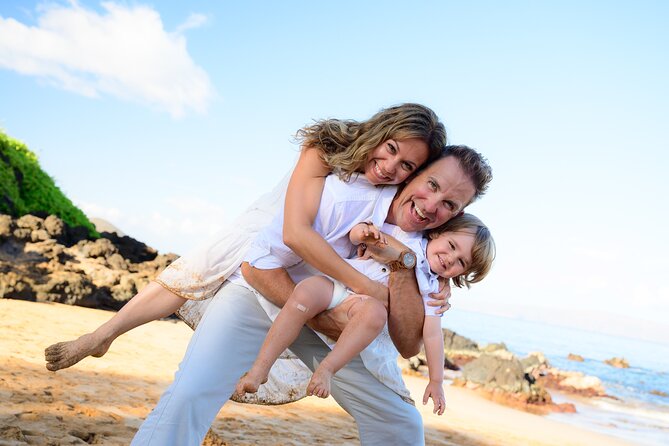Maui Family and Couple Beach Photo Session - Po‘olenalena Beach Gives You a Good Maui Backdrop
