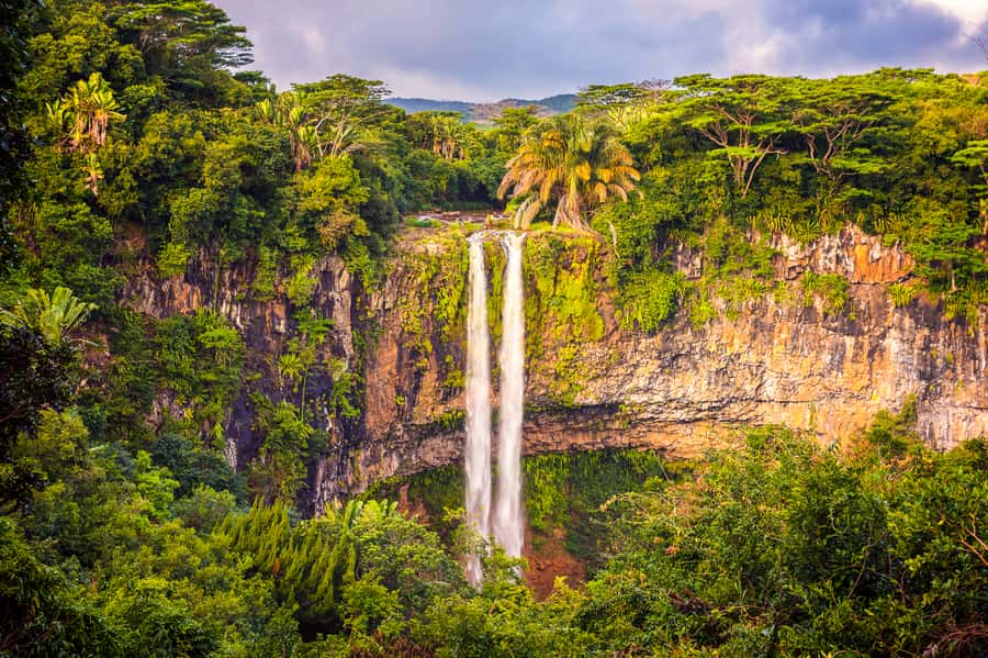 Mauritius: Private Full-Day Iconic Instagram Spots - Ganga Talo, sacred ground and giant statues