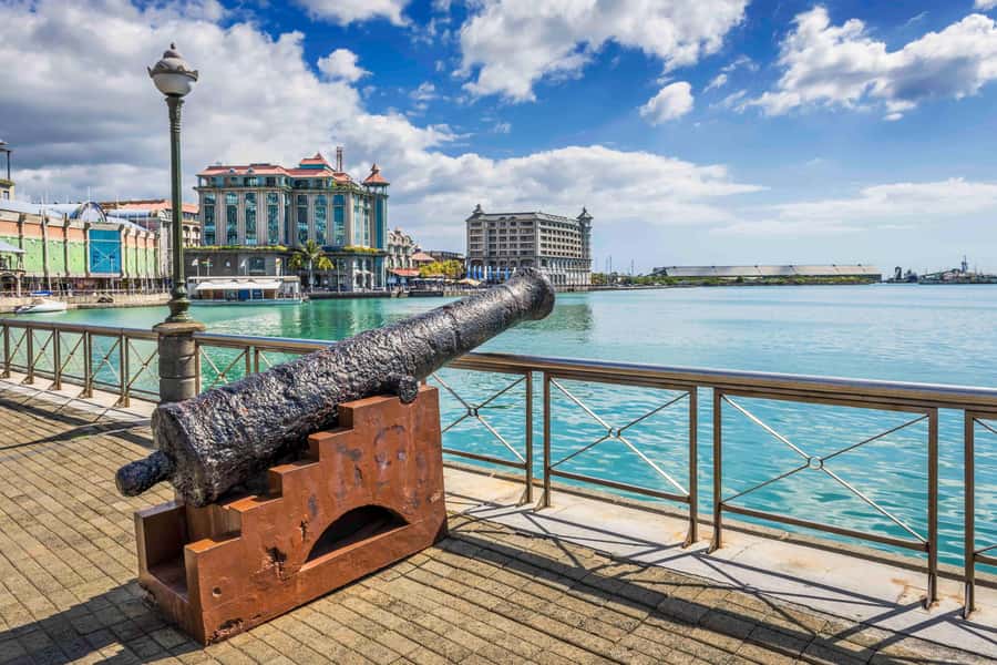 Mauritius: Private Full-Day Iconic Instagram Spots - Umbrella Square and Port Louis market color