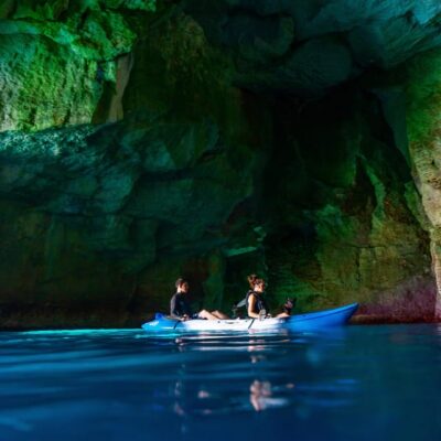 MENORCA: Kayak cave route + photo session.