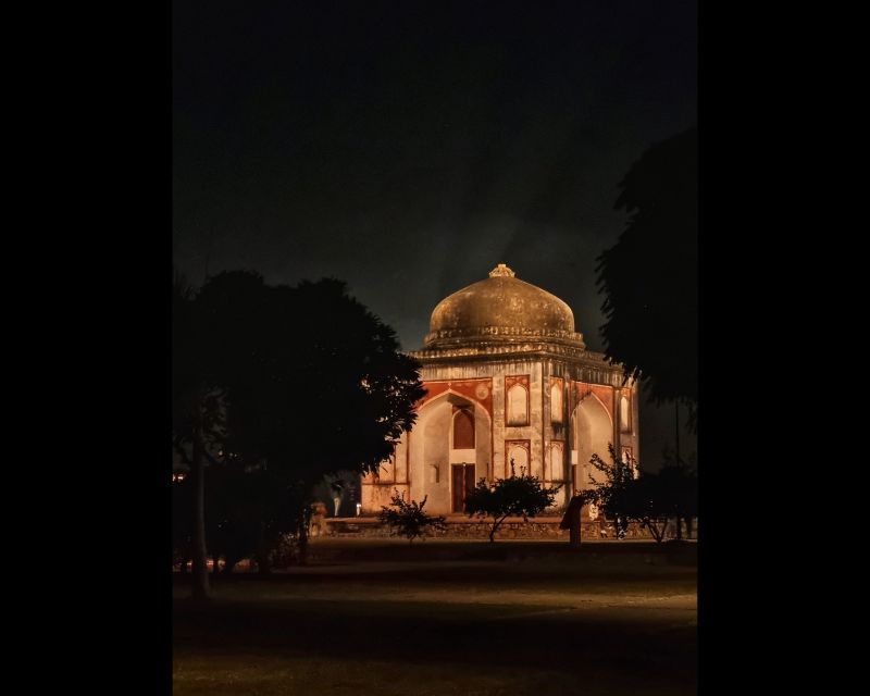 New Delhi: Guided Night Photography & Heritage Tour of Delhi - Gurudwara Bangla Sahib at Night