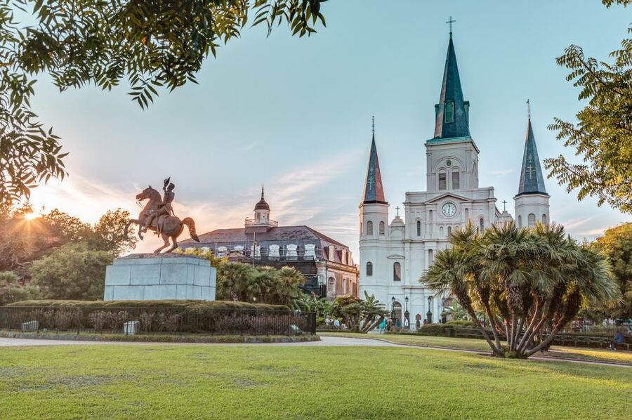New Orleans: French Quarter Photo Shoot and Walking Tour - Meeting at the cathedral and getting started