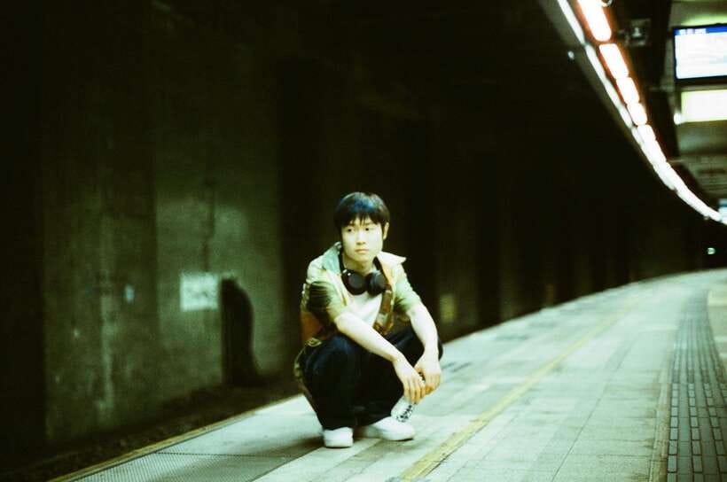 Night Photoshoot in Hong Kong: Cinematic, Moody, Personal - Direction for camera-shy people