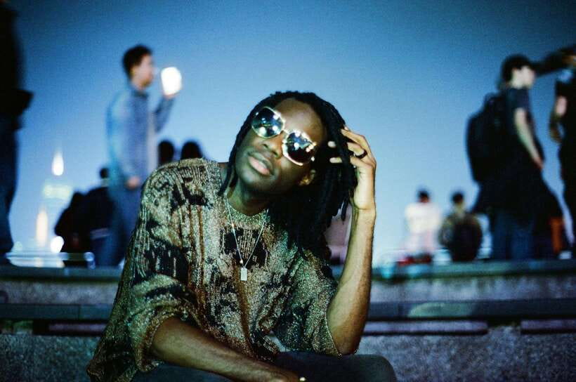 Night Photoshoot in Hong Kong: Cinematic, Moody, Personal - Meeting in Kowloon and setting the mood