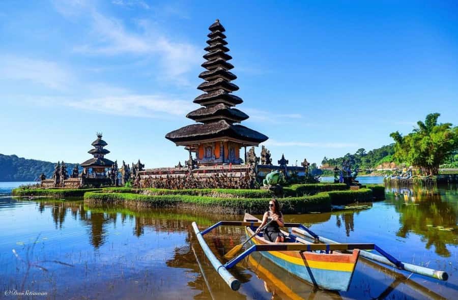 North Bali: Full-day Highlights Instagram Tour - Ulun Danu Beratan, Bali’s lakeside temple classic