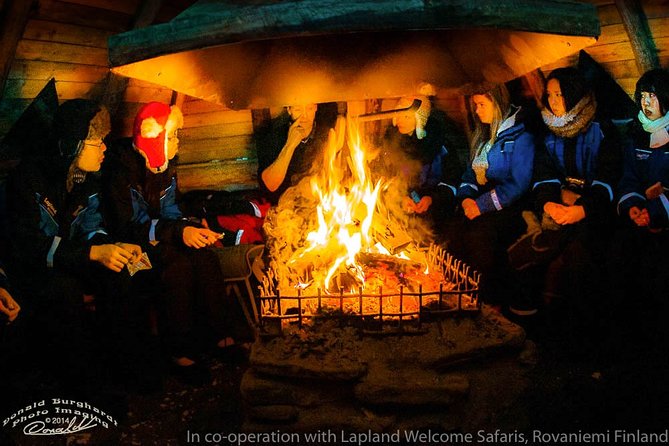 Northern Lights Photography Tour from Rovaniemi - Waiting with fire, food, and stories