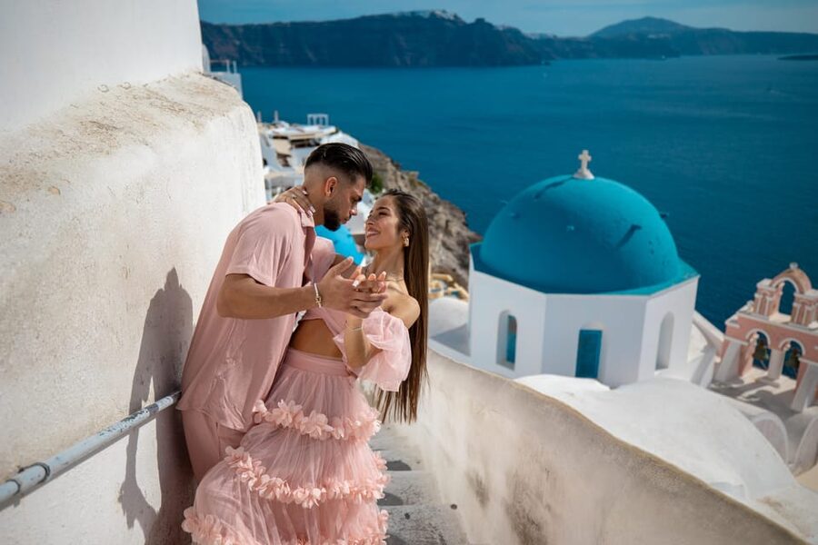 Oia: Couple photoshoot with 30 edited Photos - The meeting point and first few minutes