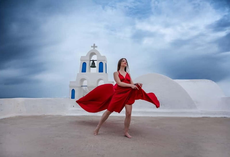 Oía: Santorini Professional Photoshoot with Edited Photos - Who should book this Oia photoshoot?