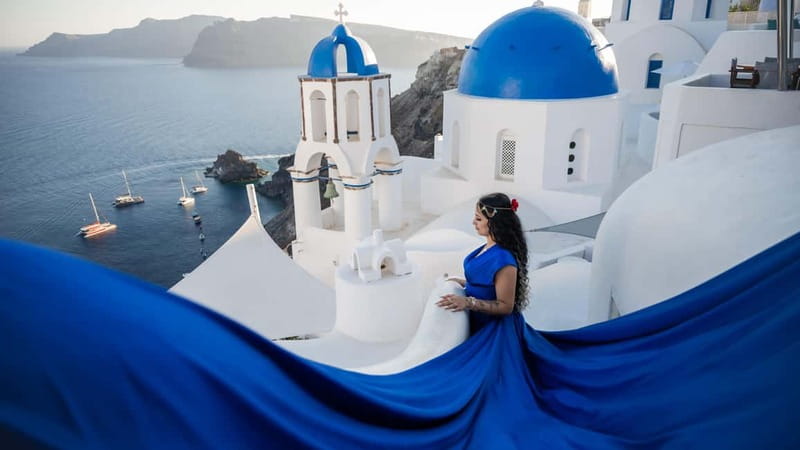 Oía: Santorini Professional Photoshoot with Edited Photos - Why a professional photoshoot makes sense in Oia