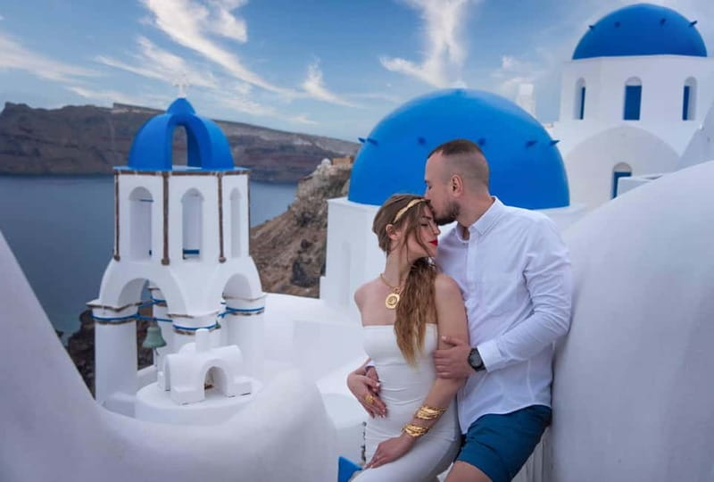 Oía: Santorini Professional Photoshoot with Edited Photos - How the 30-minute session works