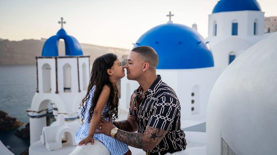 Oía: Santorini Professional Photoshoot with Edited Photos - Blue domes, private areas, and crowd control