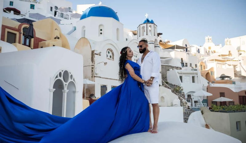 Oía: Santorini Professional Photoshoot with Edited Photos - Meeting at the church square