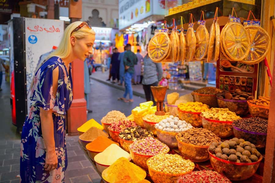 Old Dubai Guided Tour With Photographer: Souks & Street Food - Smells and bargaining at the Spice Souk