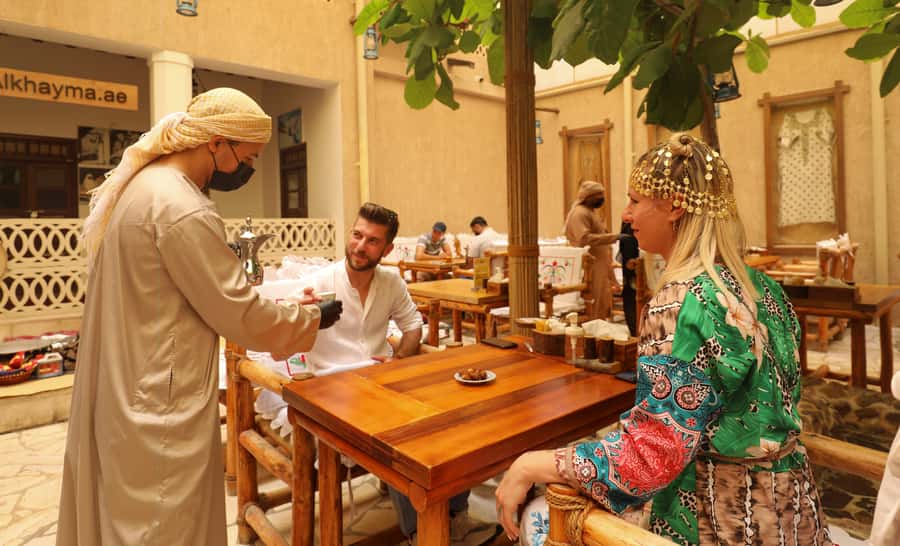 Old Dubai Guided Tour With Photographer: Souks & Street Food - Gold Souk and the final market walk