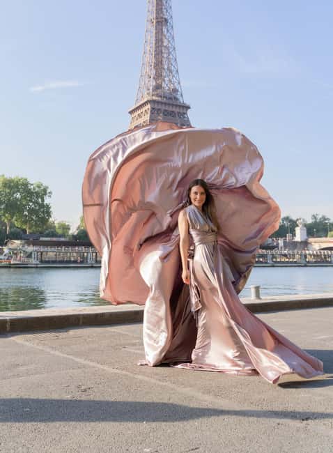 Paris: Eiffel Tower Flying-Dress Photoshoot jonadress - Key points at a glance